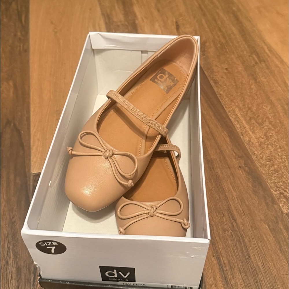 Dolce Vita Tan Ballet Flats Size 7